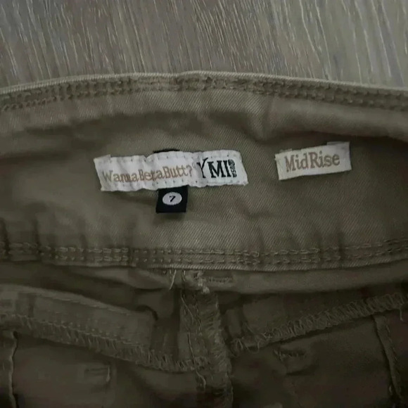 YMI Wanna Betta Butt Mid Rise 3 Button Khaki Pants Size 7 - Picture 5 of 5